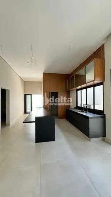 Foto 1 de Casa de Condomínio com 3 Quartos à venda, 209m² em Laranjeiras, Uberlândia