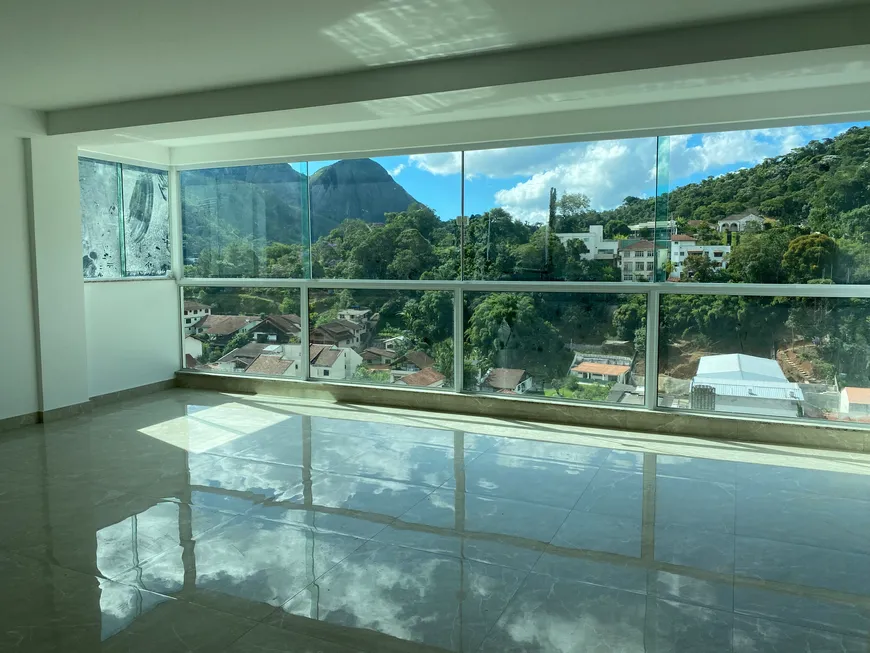 Foto 1 de Cobertura com 3 Quartos para venda ou aluguel, 200m² em Braunes, Nova Friburgo