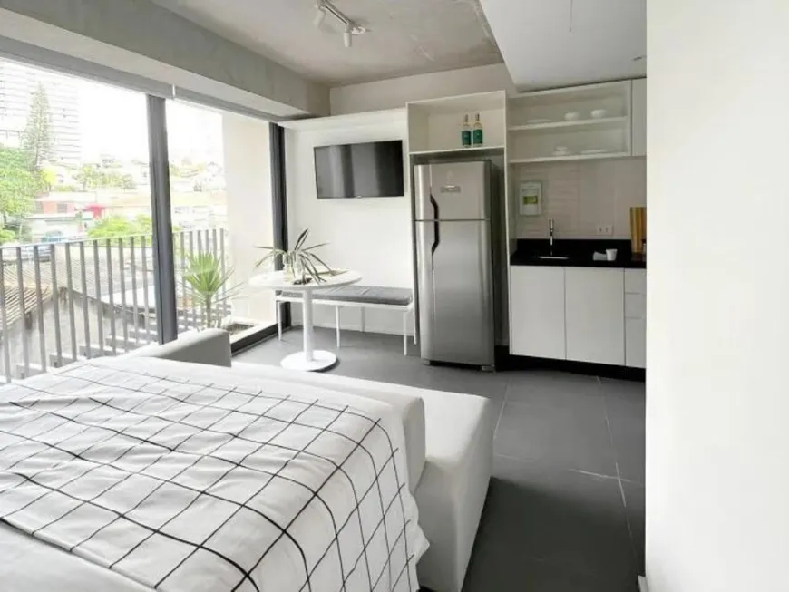 Foto 1 de Apartamento com 1 Quarto para alugar, 28m² em Jardim Das Bandeiras, São Paulo