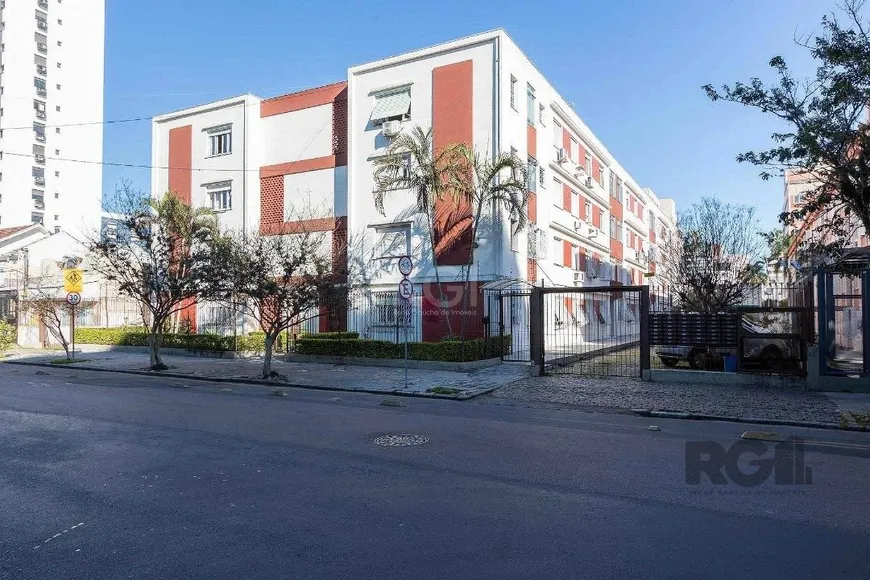 Foto 1 de Apartamento com 3 Quartos à venda, 62m² em Menino Deus, Porto Alegre