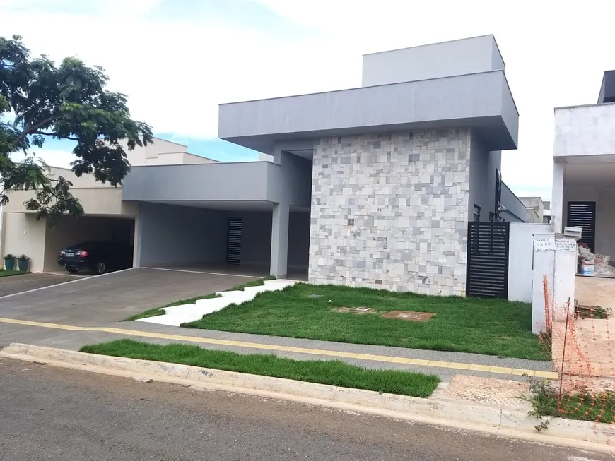 Foto 1 de Casa de Condomínio com 4 Quartos à venda, 210m² em Residencial Goiânia Golfe Clube, Goiânia