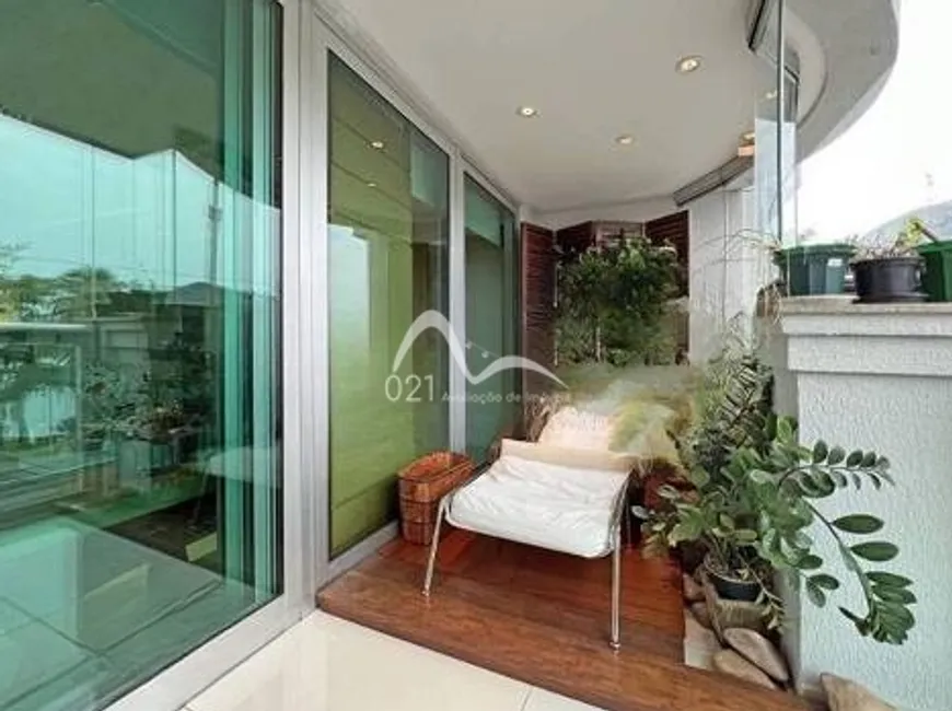 Foto 1 de Apartamento com 4 Quartos à venda, 213m² em Lagoa, Rio de Janeiro