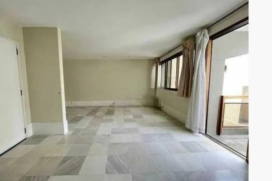 Foto 1 de Apartamento com 3 Quartos à venda, 135m² em Leblon, Rio de Janeiro