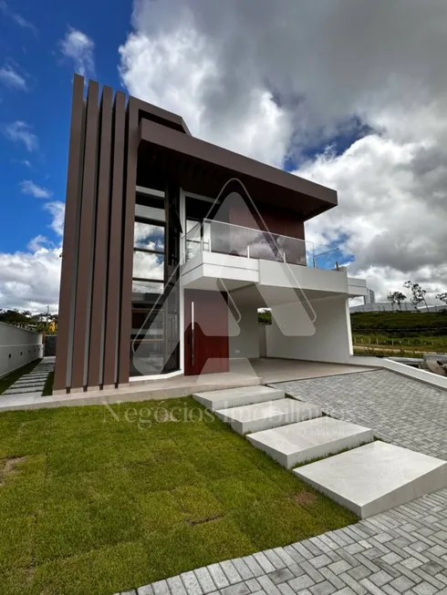 Foto 1 de Casa de Condomínio com 5 Quartos à venda, 323m² em Itararé, Campina Grande