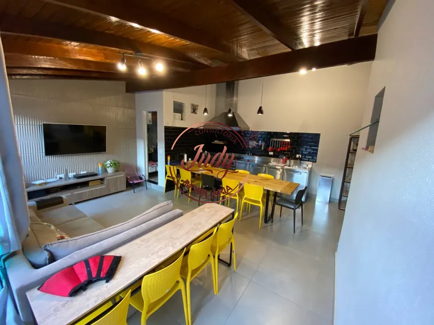 Foto 1 de Casa com 3 Quartos à venda, 207m² em Jardim Europa, Uberlândia