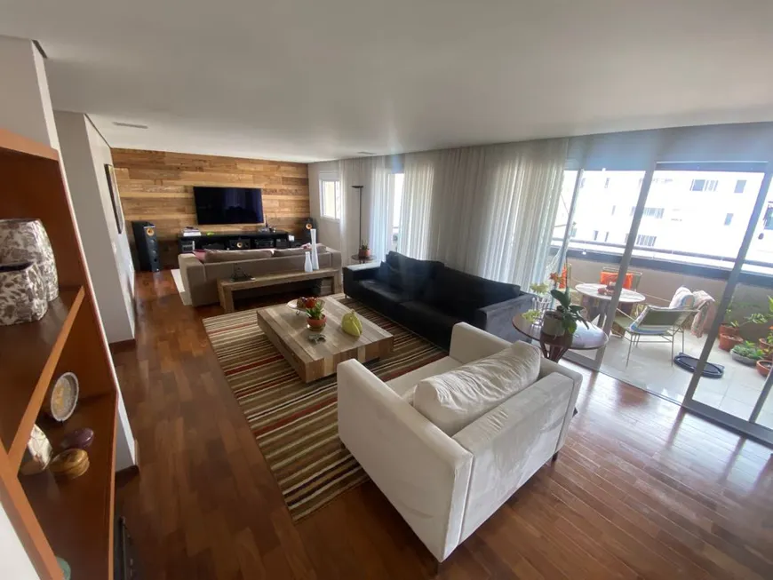 Foto 1 de Apartamento com 3 Quartos à venda, 205m² em Moema, São Paulo