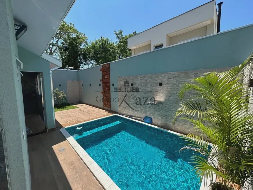 Foto 1 de Casa de Condomínio com 3 Quartos à venda, 190m² em Jardim Jacinto, Jacareí