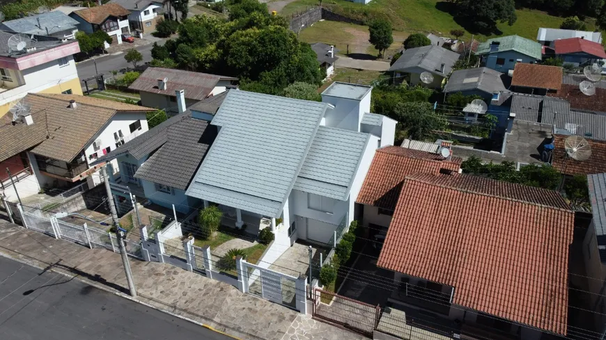 Foto 1 de Casa com 3 Quartos à venda, 317m² em Centro, Flores da Cunha