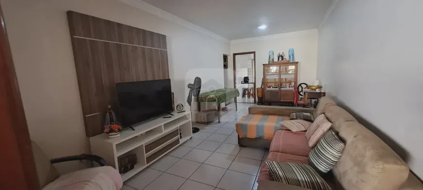 Foto 1 de Casa com 3 Quartos à venda, 177m² em Santa Rosa, Uberlândia