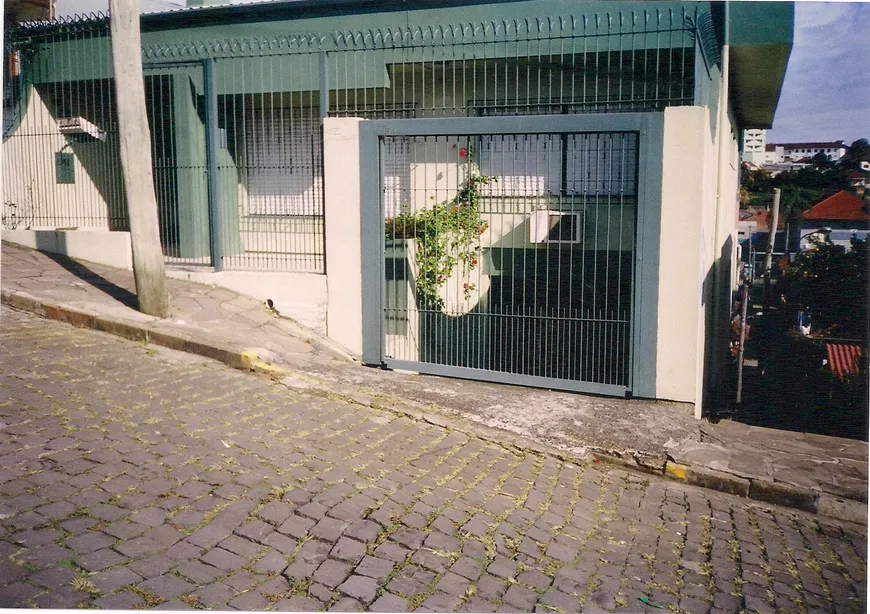 Foto 1 de Sobrado com 3 Quartos à venda, 232m² em Rio Branco, Caxias do Sul
