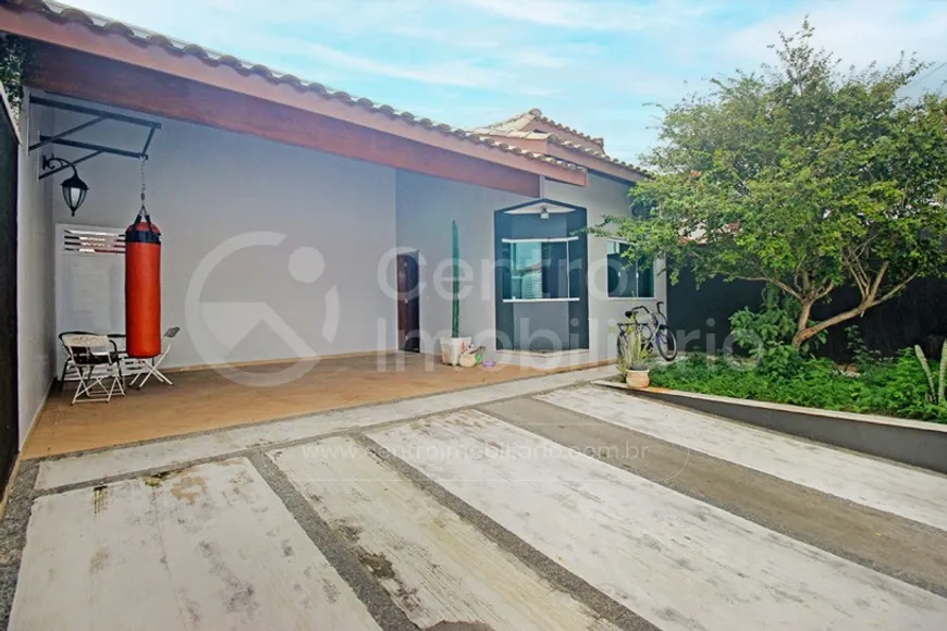 Foto 1 de Casa com 3 Quartos à venda, 138m² em Jardim Três Marias, Peruíbe