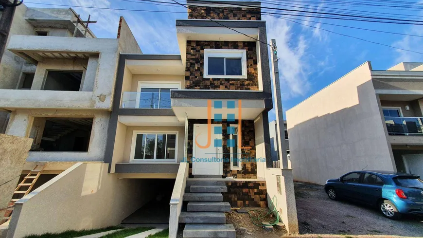 Foto 1 de Casa de Condomínio com 3 Quartos à venda, 210m² em Pinheirinho, Curitiba
