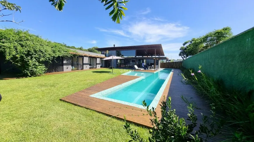 Foto 1 de Casa de Condomínio com 4 Quartos à venda, 372m² em Araçatuba, Imbituba