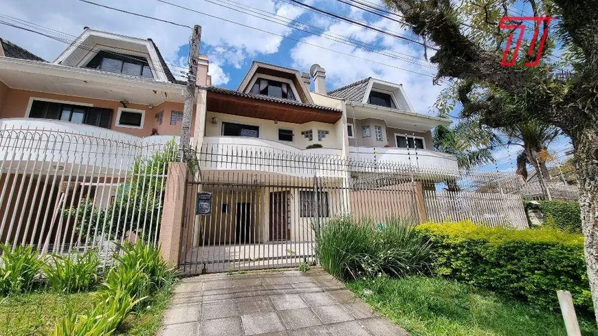 Foto 1 de Sobrado com 3 Quartos à venda, 194m² em Jardim das Américas, Curitiba