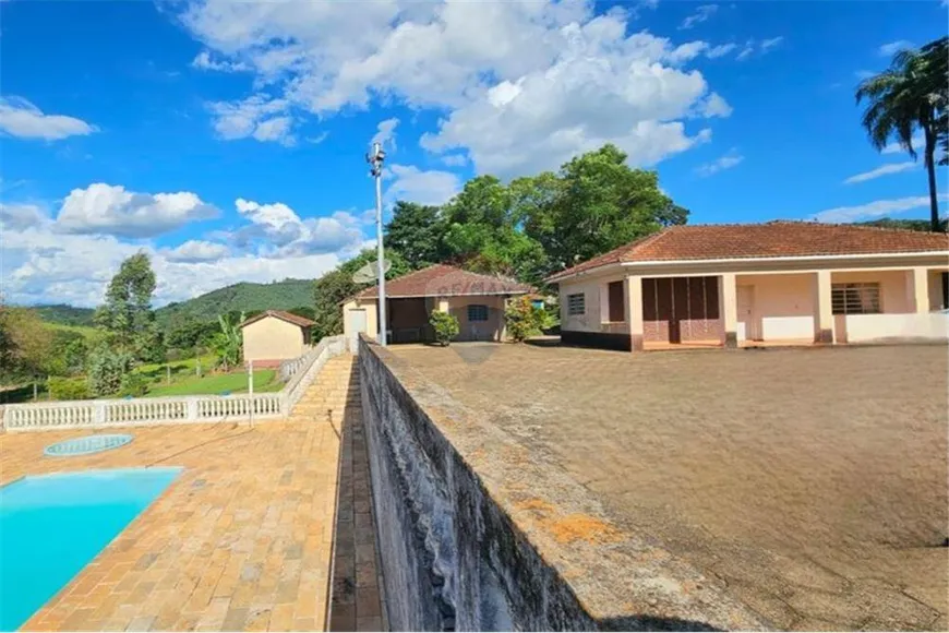 Foto 1 de Fazenda/Sítio com 3 Quartos à venda, 209m² em Bairro do Agudo, Bragança Paulista