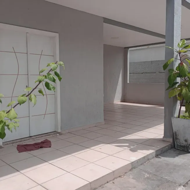 Foto 1 de Casa com 4 Quartos para alugar, 160m² em Flores, Manaus