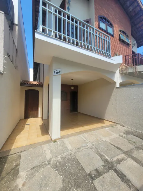 Foto 1 de Casa com 2 Quartos para alugar, 144m² em Centro, Taubaté