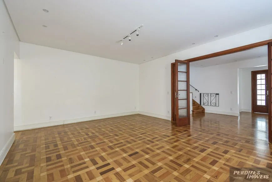 Foto 1 de Casa com 4 Quartos para alugar, 500m² em Perdizes, São Paulo