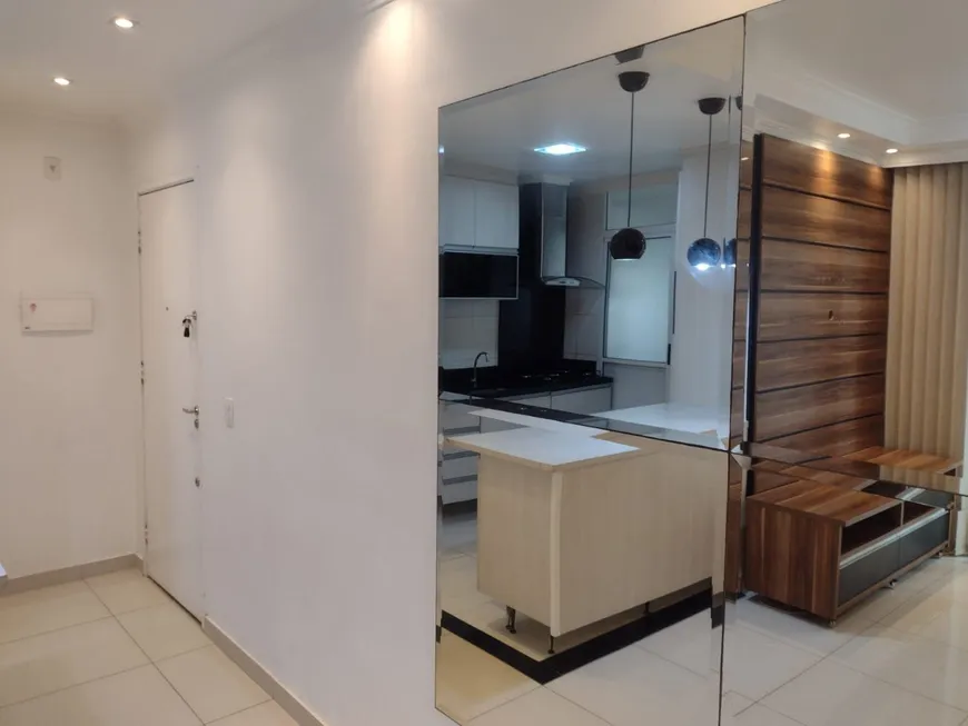 Foto 1 de Apartamento com 2 Quartos para alugar, 58m² em Jardim Tupanci, Barueri