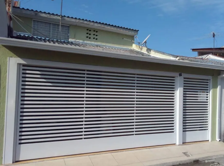 Foto 1 de Casa com 2 Quartos à venda, 61m² em Sitio Cercado, Curitiba