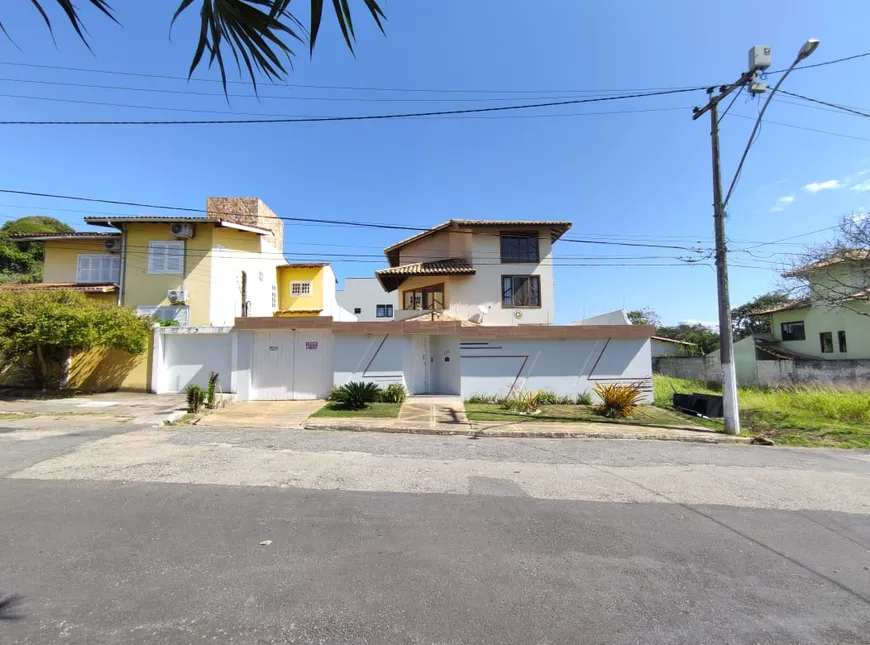 Foto 1 de Casa com 4 Quartos à venda, 240m² em Cancela Preta, Macaé