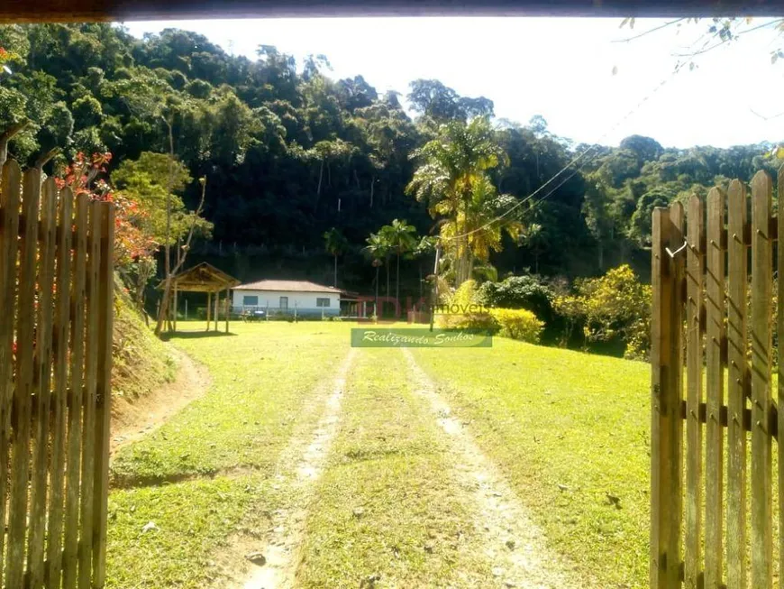 Foto 1 de Fazenda/Sítio com 2 Quartos à venda, 150m² em Zona Rural, Monteiro Lobato