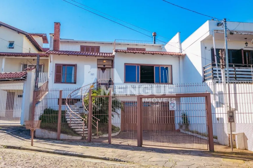 Foto 1 de Casa com 4 Quartos à venda, 390m² em Santa Fé, Porto Alegre