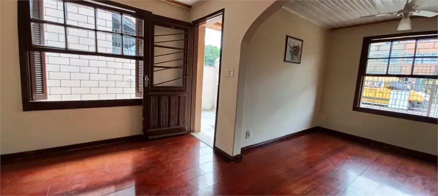 Foto 1 de Casa com 3 Quartos à venda, 210m² em Passo D areia, Porto Alegre