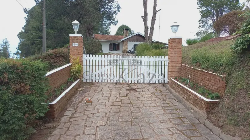 Foto 1 de Casa de Condomínio com 5 Quartos à venda, 226m² em Vila Campos do Jordao, Campos do Jordão