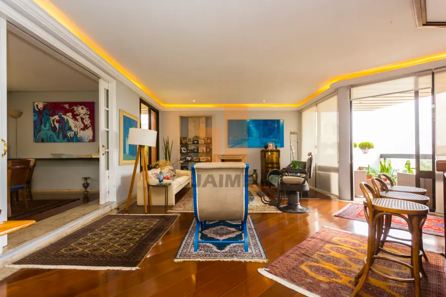 Foto 1 de Apartamento com 3 Quartos para alugar, 259m² em Higienópolis, São Paulo