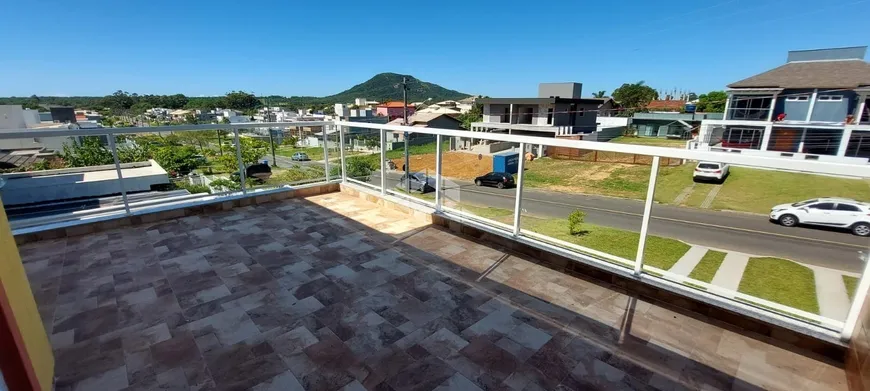 Foto 1 de Casa com 3 Quartos à venda, 190m² em Ingleses do Rio Vermelho, Florianópolis