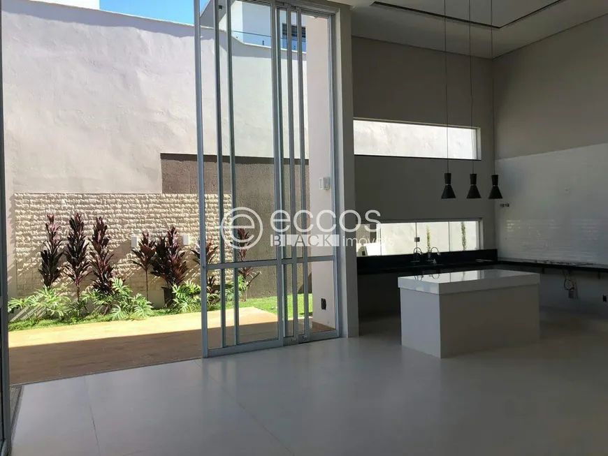 Foto 1 de Casa de Condomínio com 3 Quartos à venda, 248m² em Granja Marileusa , Uberlândia