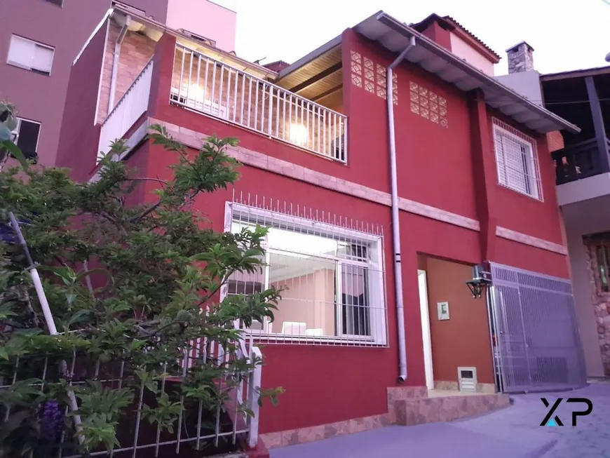 Foto 1 de Casa com 3 Quartos à venda, 112m² em Agronômica, Florianópolis