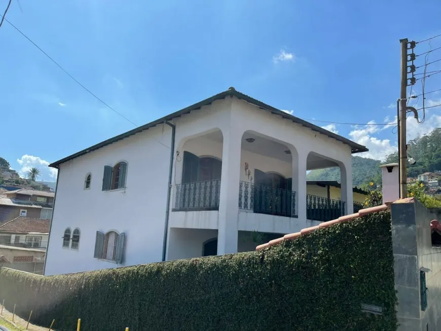 Foto 1 de Casa com 3 Quartos à venda, 267m² em Cascatinha, Petrópolis