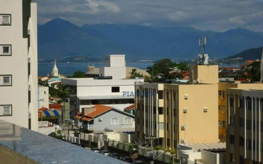 Foto 1 de Apartamento com 2 Quartos à venda, 66m² em Capoeiras, Florianópolis