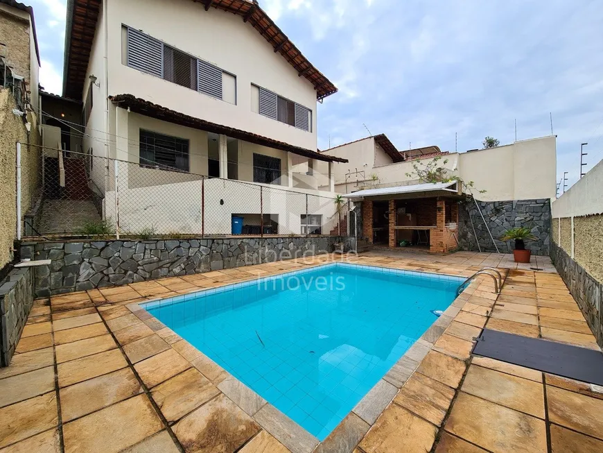 Foto 1 de Casa com 3 Quartos à venda, 300m² em Caiçaras, Belo Horizonte