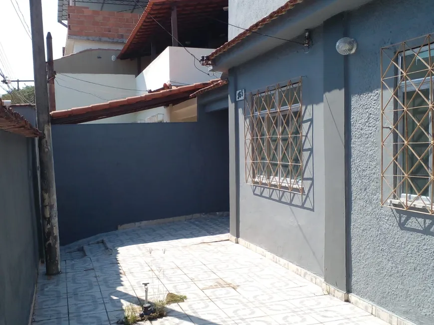 Foto 1 de Casa com 3 Quartos à venda, 130m² em BNH, Mesquita