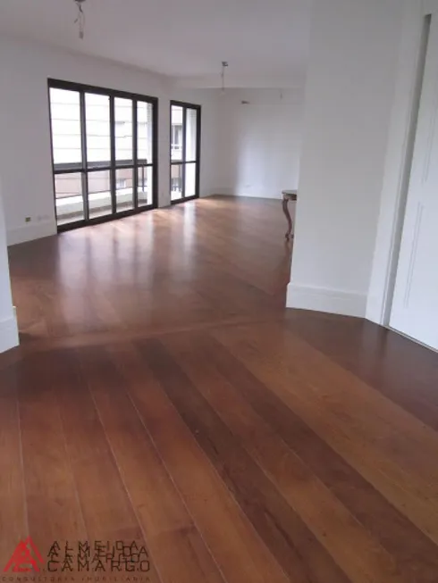 Foto 1 de Apartamento com 4 Quartos à venda, 210m² em Vila Nova Conceição, São Paulo