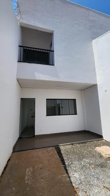Foto 1 de Sobrado com 2 Quartos à venda, 93m² em Segismundo Pereira, Uberlândia