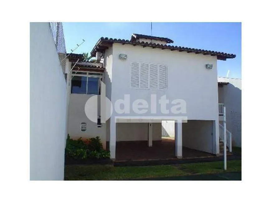 Foto 1 de Casa com 4 Quartos à venda, 411m² em Centro, Uberlândia