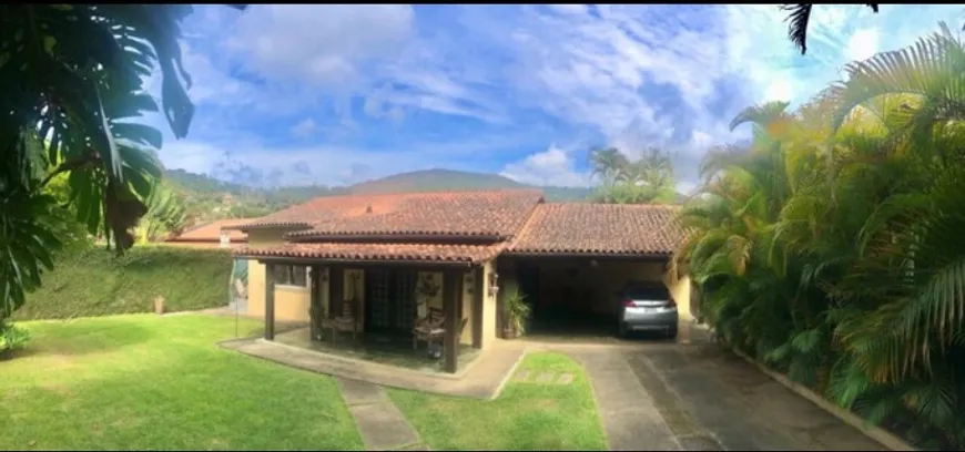 Foto 1 de Casa com 3 Quartos à venda, 129m² em Nogueira, Petrópolis