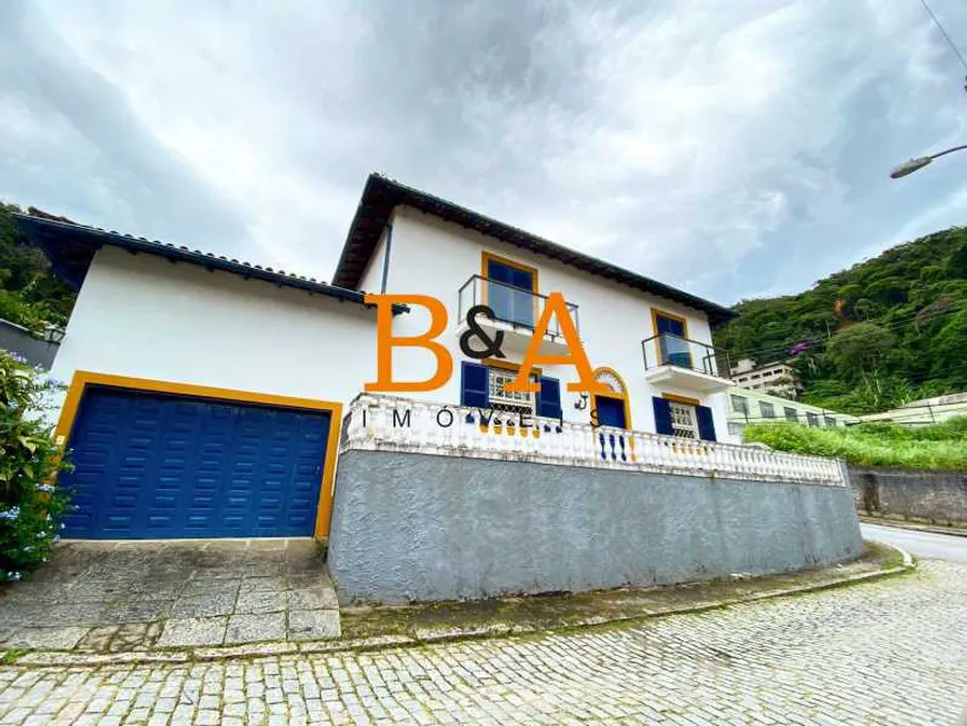 Foto 1 de Casa com 4 Quartos à venda, 240m² em Valparaiso, Petrópolis