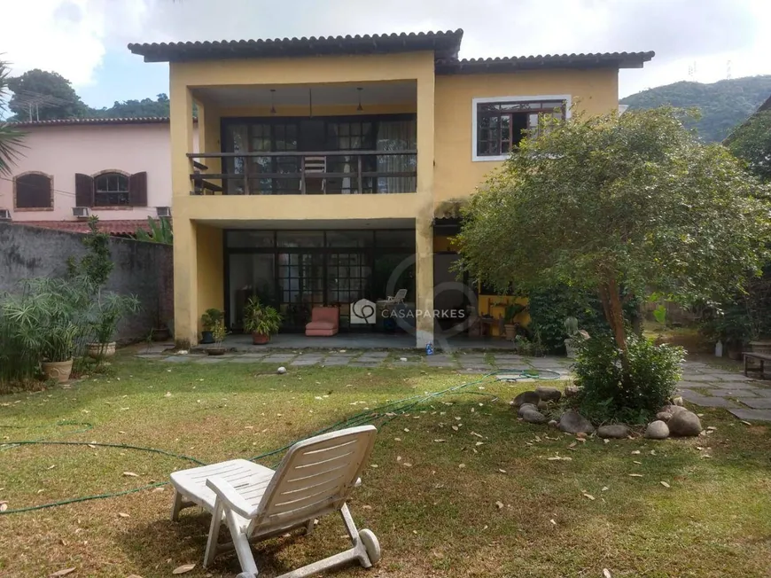 Foto 1 de Casa com 3 Quartos à venda, 384m² em Taquara, Rio de Janeiro