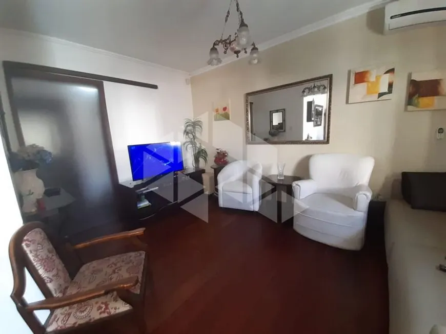 Foto 1 de Casa com 3 Quartos para alugar, 163m² em Medianeira, Porto Alegre