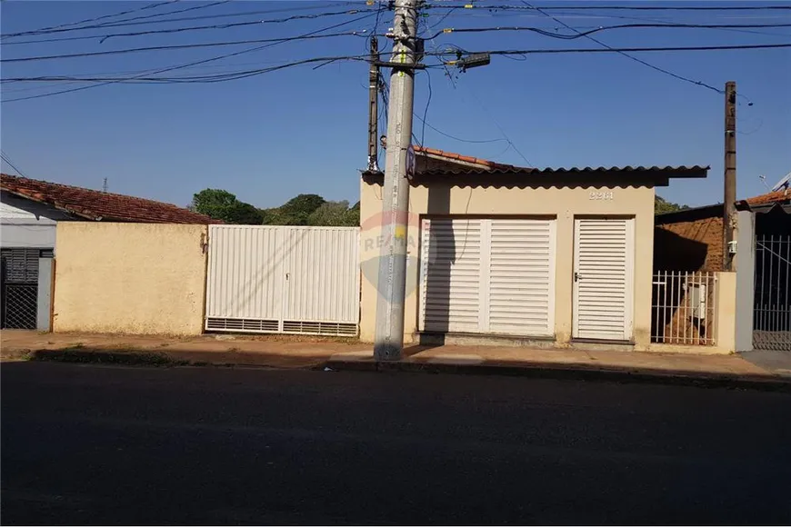 Foto 1 de Casa com 4 Quartos para alugar, 140m² em Centro, Botucatu