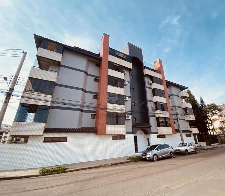 Foto 1 de Apartamento com 3 Quartos para venda ou aluguel, 102m² em Camobi, Santa Maria