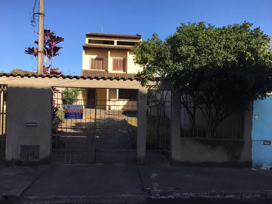 Foto 1 de Casa com 2 Quartos à venda, 195m² em Eucaliptal, Volta Redonda