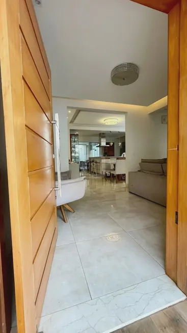 Foto 1 de Casa com 3 Quartos à venda, 220m² em Santa Mônica, Uberlândia