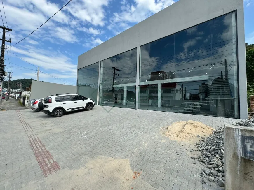 Foto 1 de Sala Comercial para venda ou aluguel, 303m² em Glória, Joinville