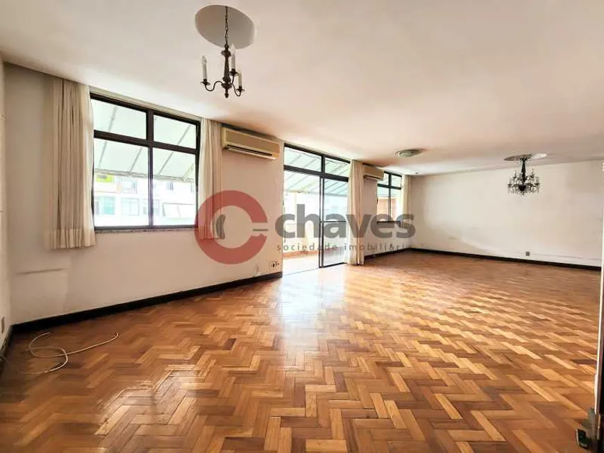 Foto 1 de Apartamento com 3 Quartos à venda, 185m² em Leme, Rio de Janeiro